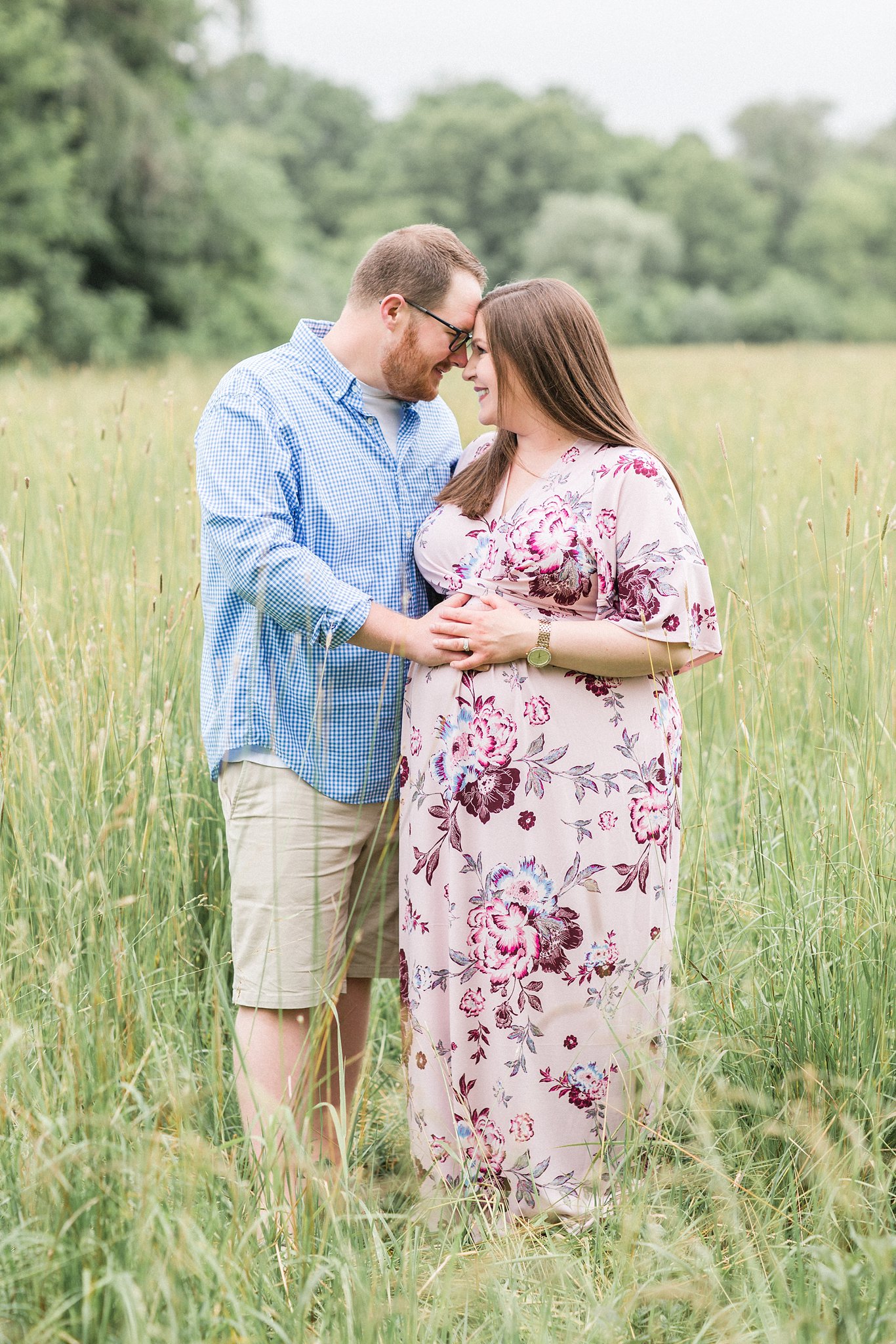 maternity session in a field